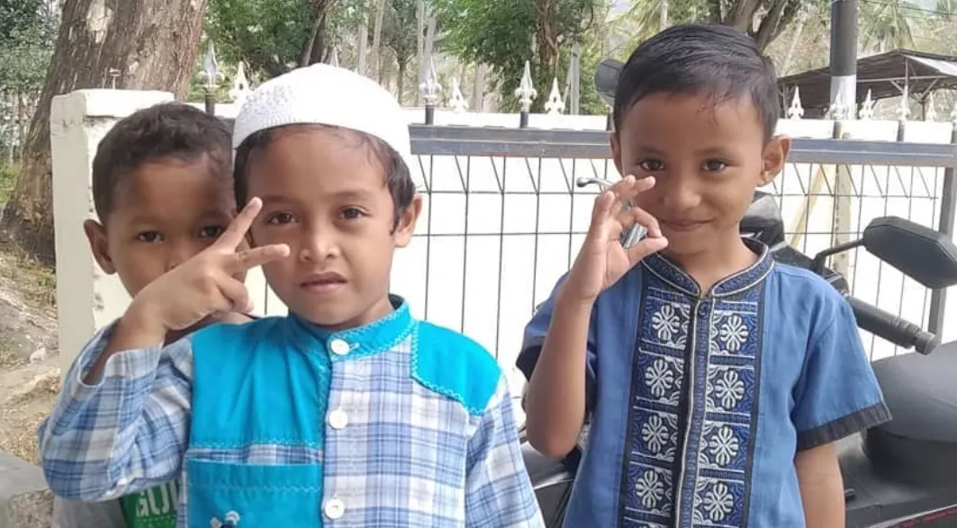 Anak-anak di masjid
